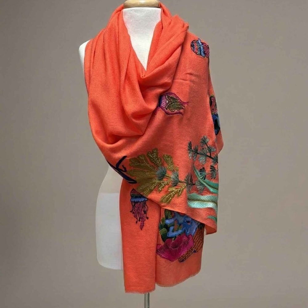 JANAVI CORAL COUTURE STOLE IN CORAL MULTI - Picture 2 of 12